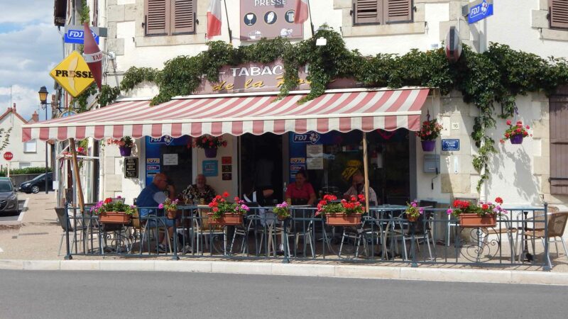 terrasse-bar-de-la-poste-@St-Pierre-Le-Moûtier