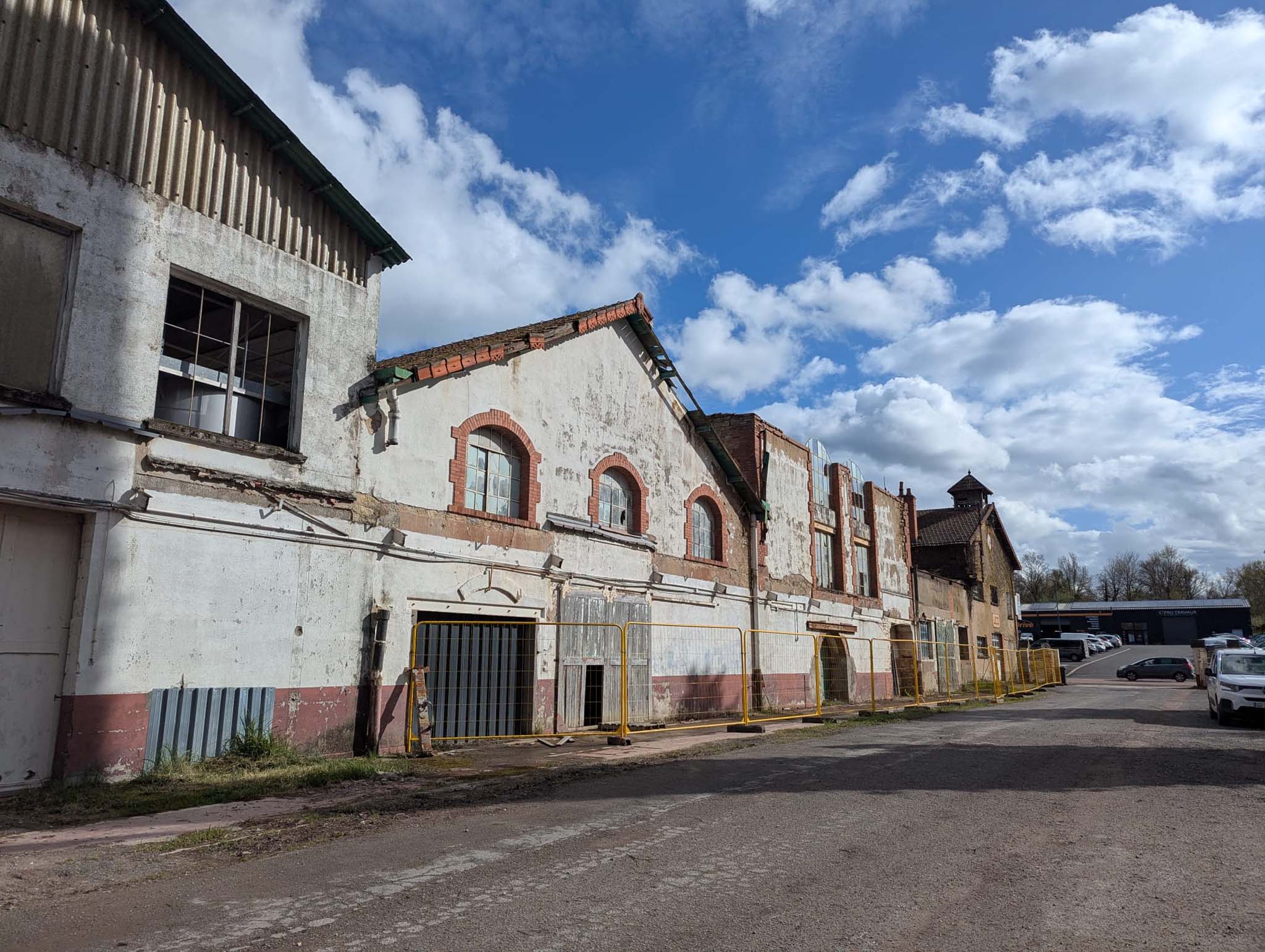 Lire la suite à propos de l’article Visite de l’ancienne usine de céramique à Champvert